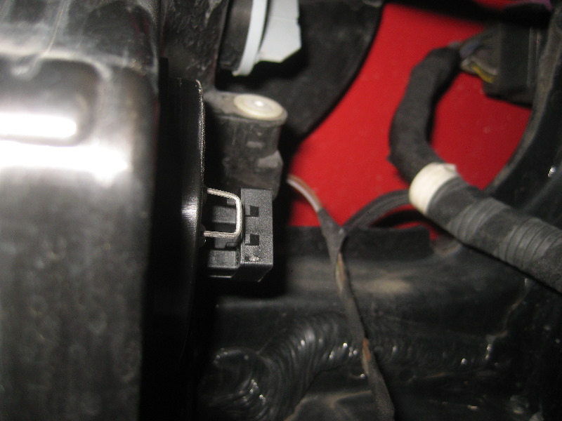 2008-2014-Smart-Fortwo-Headlight-Bulbs-Replacement-Guide-014