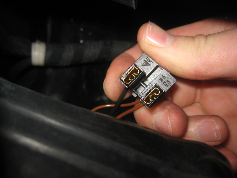 2008-2014-Smart-Fortwo-Headlight-Bulbs-Replacement-Guide-015