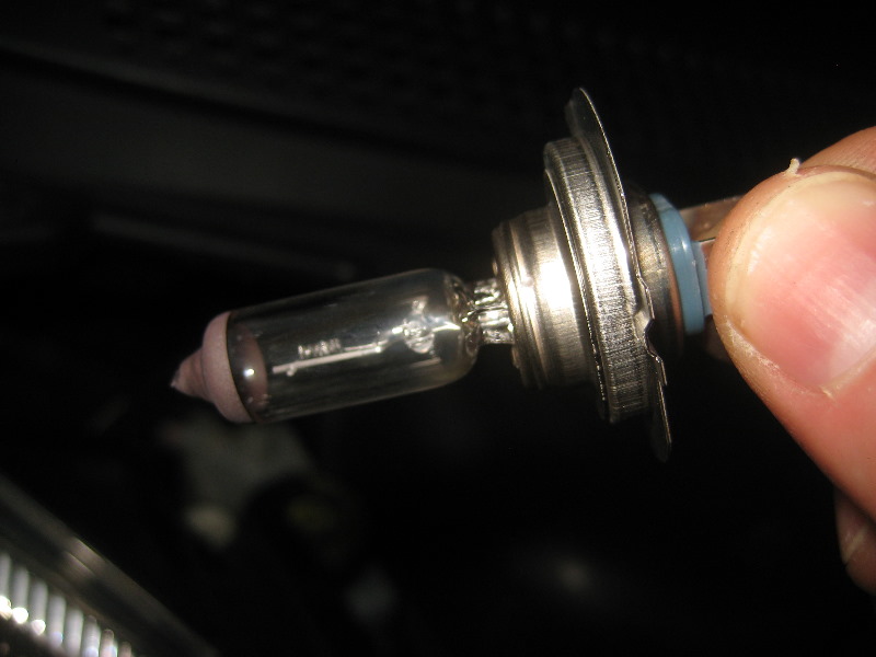 2008-2014-Smart-Fortwo-Headlight-Bulbs-Replacement-Guide-019