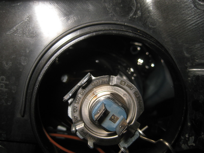 20082014SmartFortwoHeadlightBulbsReplacementGuide021