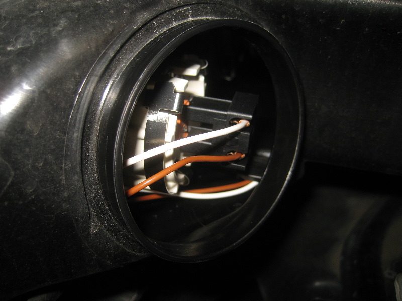 2008-2014-Smart-Fortwo-Headlight-Bulbs-Replacement-Guide-027