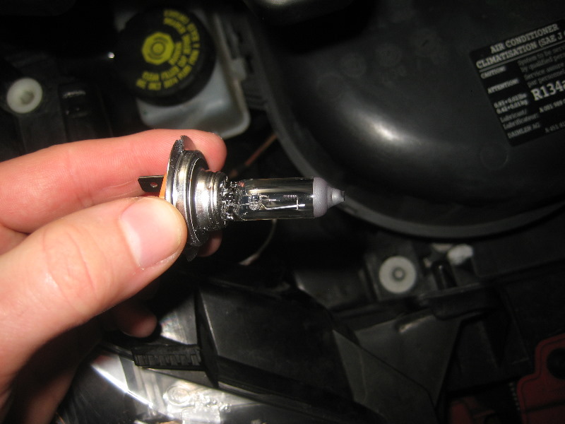 2008-2014-Smart-Fortwo-Headlight-Bulbs-Replacement-Guide-030