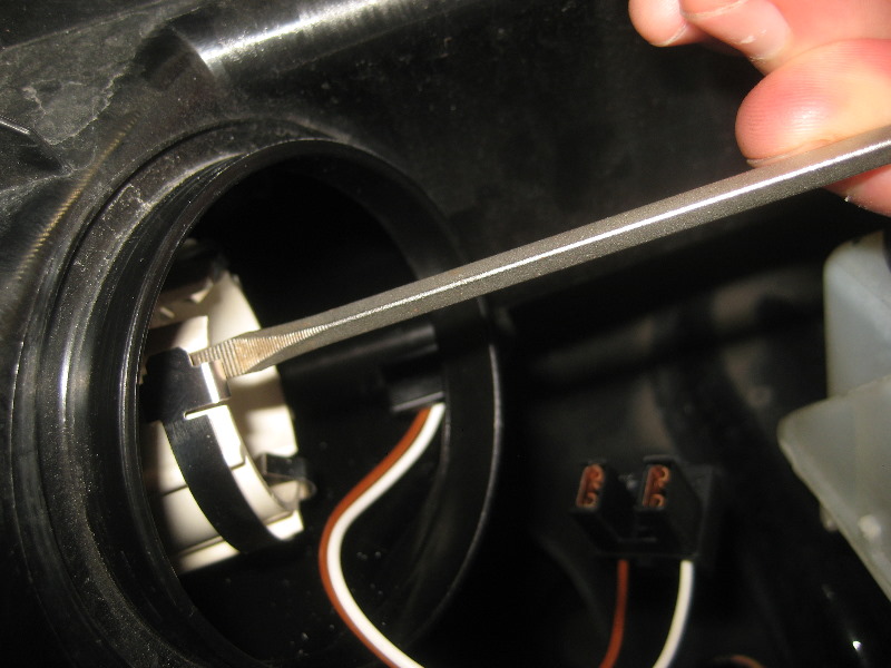 2008-2014-Smart-Fortwo-Headlight-Bulbs-Replacement-Guide-033