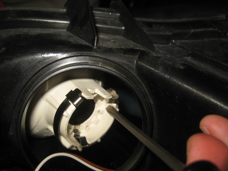 2008-2014-Smart-Fortwo-Headlight-Bulbs-Replacement-Guide-034