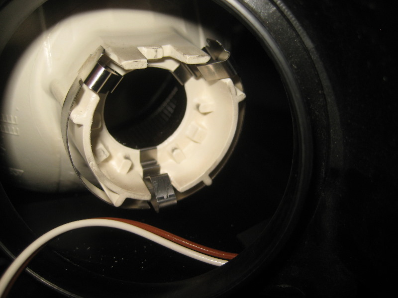 2008-2014-Smart-Fortwo-Headlight-Bulbs-Replacement-Guide-035