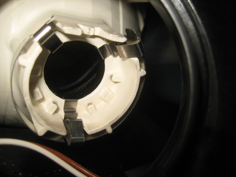 2008-2014-Smart-Fortwo-Headlight-Bulbs-Replacement-Guide-036