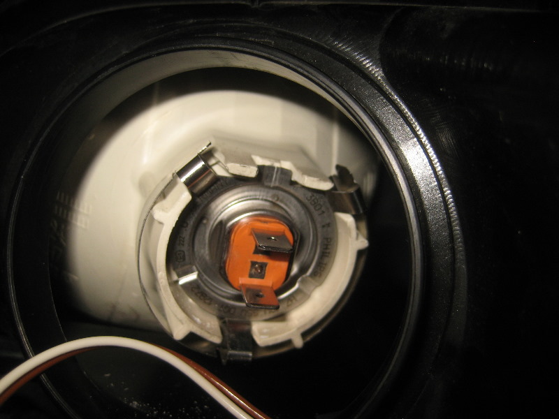 2008-2014-Smart-Fortwo-Headlight-Bulbs-Replacement-Guide-037