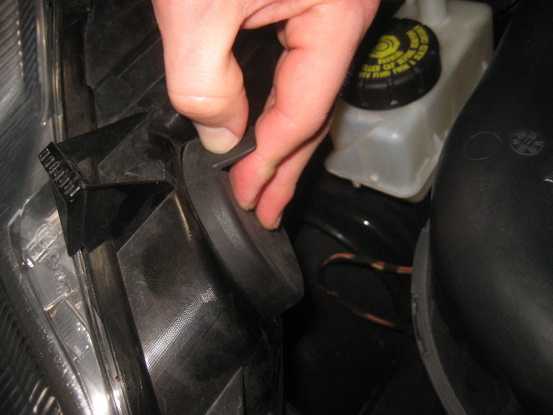 2008-2014-Smart-Fortwo-Headlight-Bulbs-Replacement-Guide-039