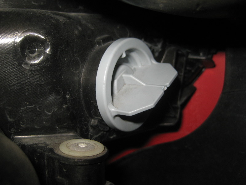 2008-2014-Smart-Fortwo-Headlight-Bulbs-Replacement-Guide-045