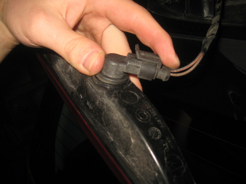 2008-2014-Smart-Fortwo-High-Mount-3rd-Brake-Light-Bulb-Replacement-Guide-006