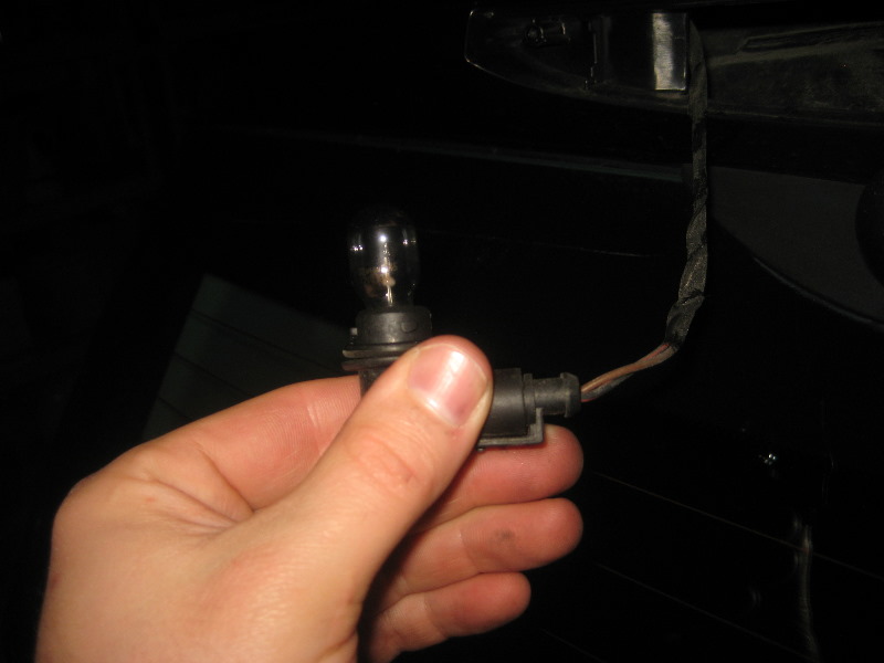 2008-2014-Smart-Fortwo-High-Mount-3rd-Brake-Light-Bulb-Replacement-Guide-007