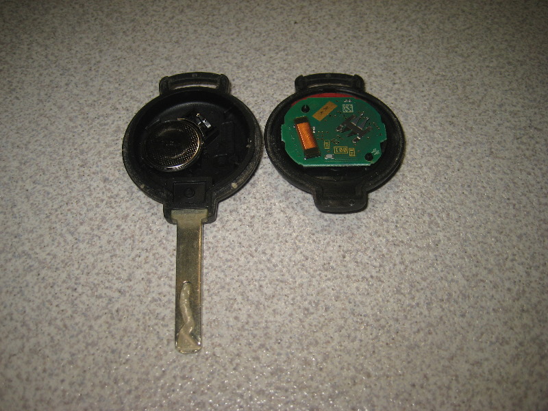 2008-2014-Smart-Fortwo-Key-Fob-Battery-Replacement-Guide-005