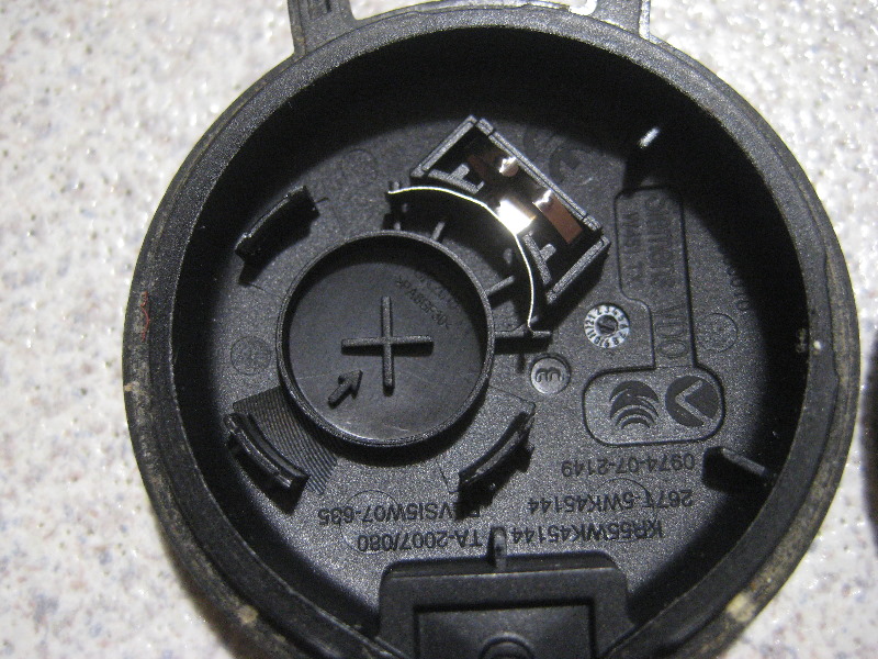2008-2014-Smart-Fortwo-Key-Fob-Battery-Replacement-Guide-009