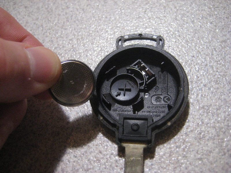 2008-2014-Smart-Fortwo-Key-Fob-Battery-Replacement-Guide-010