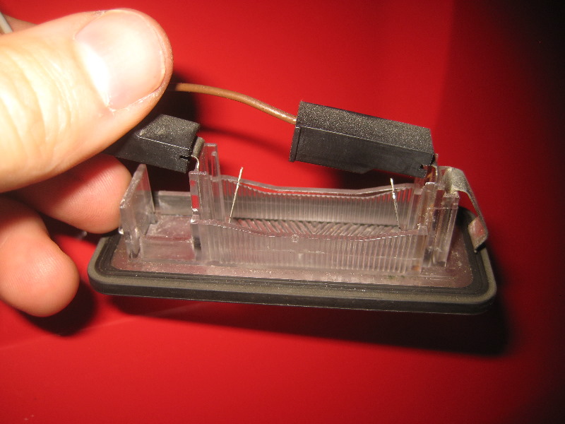 2008-2014-Smart-Fortwo-License-Plate-Light-Bulbs-Replacement-Guide-008