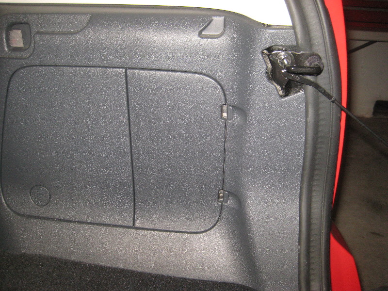 2008-2014-Smart-Fortwo-Tail-Light-Bulbs-Replacement-Guide-002