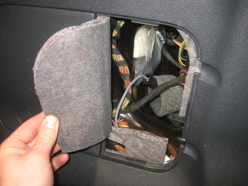 2008-2014-Smart-Fortwo-Tail-Light-Bulbs-Replacement-Guide-006