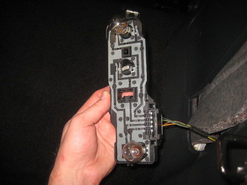 2008-2014-Smart-Fortwo-Tail-Light-Bulbs-Replacement-Guide-008