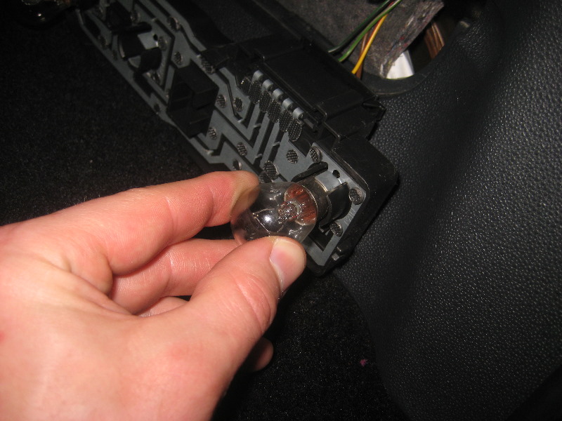 2008-2014-Smart-Fortwo-Tail-Light-Bulbs-Replacement-Guide-011