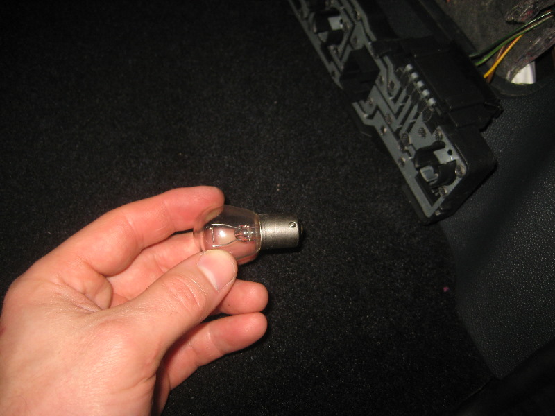 2008-2014-Smart-Fortwo-Tail-Light-Bulbs-Replacement-Guide-012