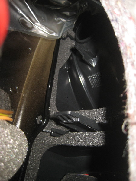 2008-2014-Smart-Fortwo-Tail-Light-Bulbs-Replacement-Guide-017