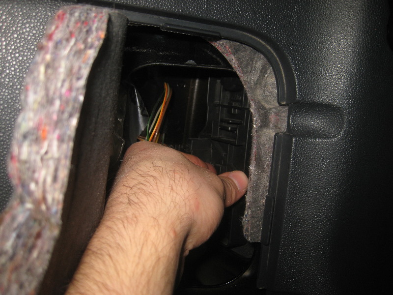 2008-2014-Smart-Fortwo-Tail-Light-Bulbs-Replacement-Guide-018