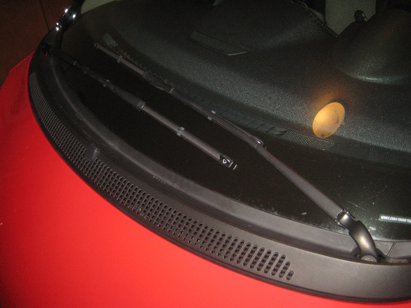 2008-2014-Smart-Fortwo-Windshield-Wiper-Blades-Replacement-Guide-001