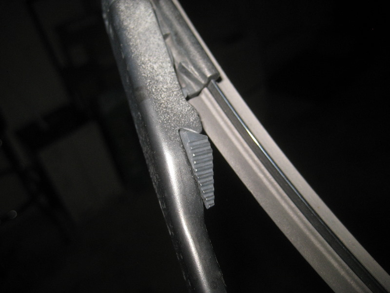 2008-2014-Smart-Fortwo-Windshield-Wiper-Blades-Replacement-Guide-003