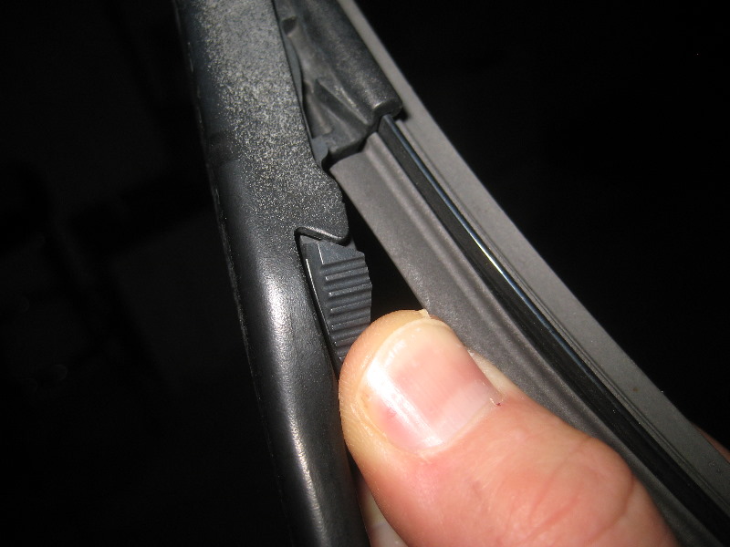 2008-2014-Smart-Fortwo-Windshield-Wiper-Blades-Replacement-Guide-004