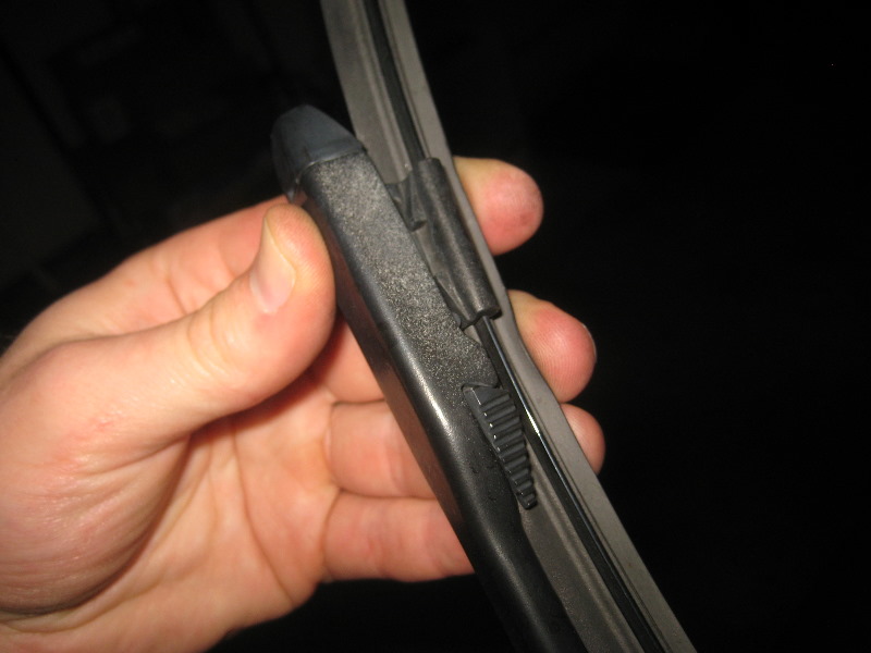 2008-2014-Smart-Fortwo-Windshield-Wiper-Blades-Replacement-Guide-010
