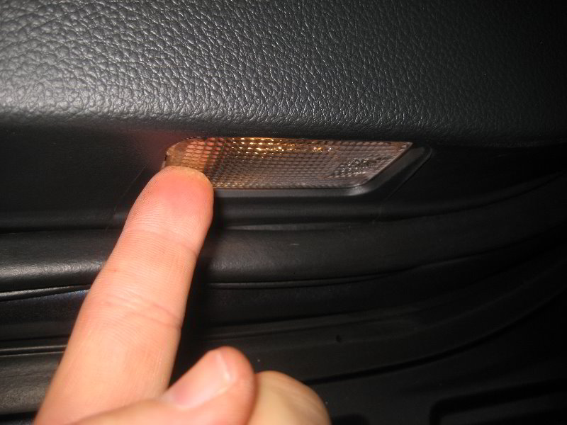 Subaru-Forester-Courtesy-Step-Light-Bulb-Replacement-Guide-011