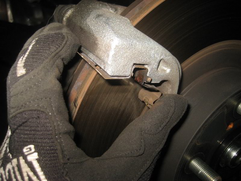 Subaru-Forester-Front-Brake-Pads-Replacement-Guide-017