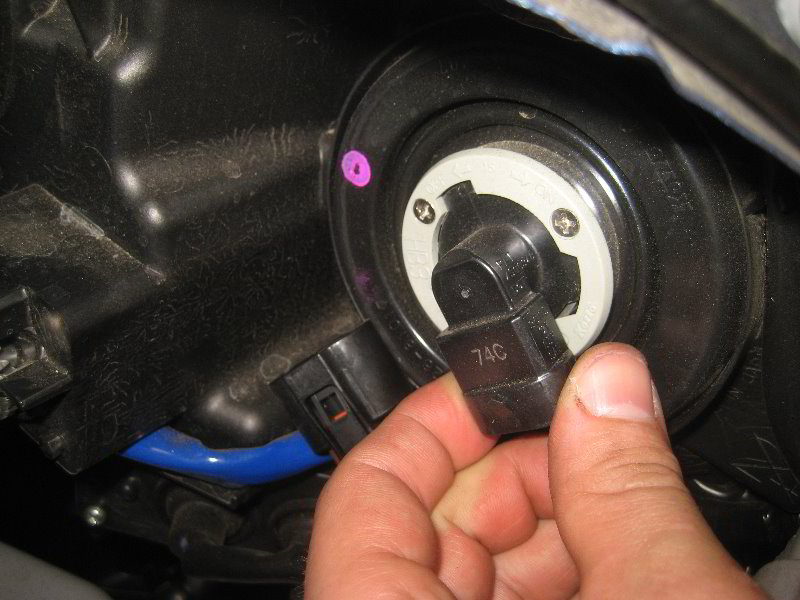 Subaru-Forester-Headlight-Bulbs-Replacement-Guide-017