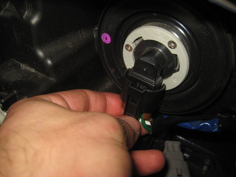 Subaru-Forester-Headlight-Bulbs-Replacement-Guide-023