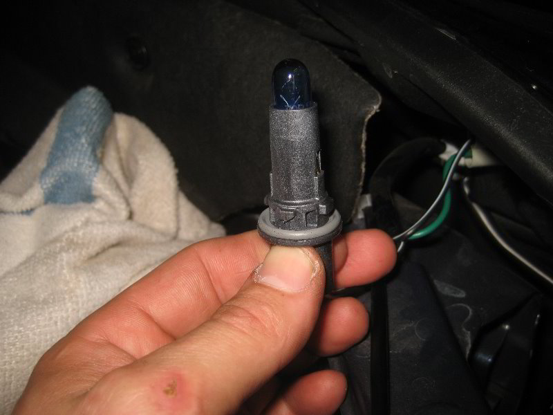 Subaru-Forester-Headlight-Bulbs-Replacement-Guide-035