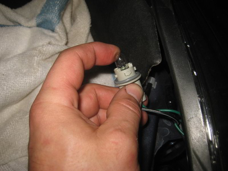 Subaru-Forester-Headlight-Bulbs-Replacement-Guide-042