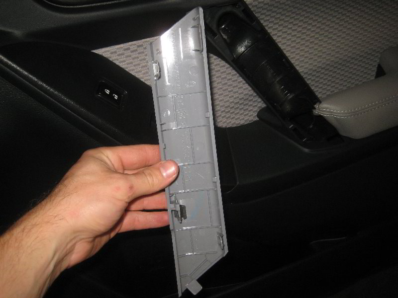 Subaru-Forester-Interior-Door-Panel-Removal-Guide-009