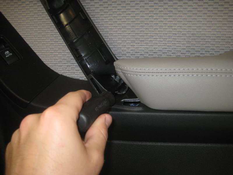 Subaru-Forester-Interior-Door-Panel-Removal-Guide-014