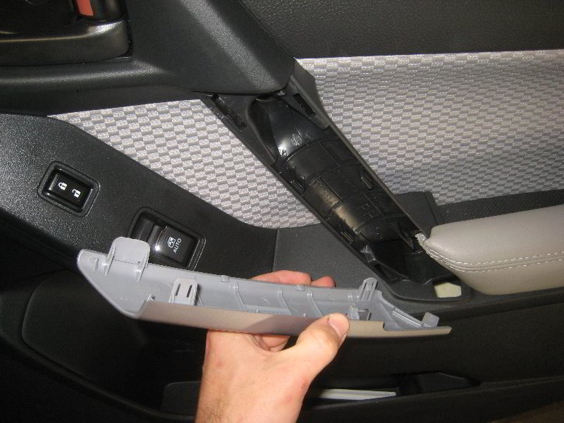 Subaru-Forester-Interior-Door-Panel-Removal-Guide-060