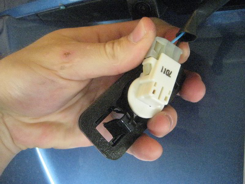 Subaru-Forester-License-Plate-Light-Bulbs-Replacement-Guide-011