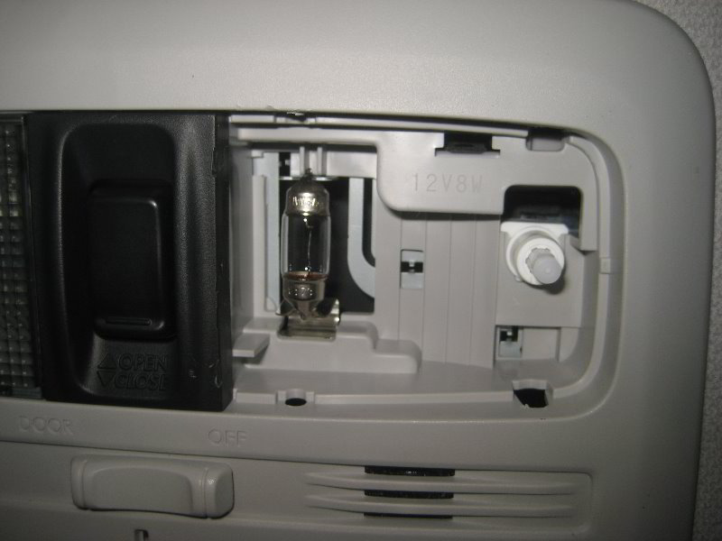 Subaru-Forester-Map-Light-Bulbs-Replacement-Guide-005