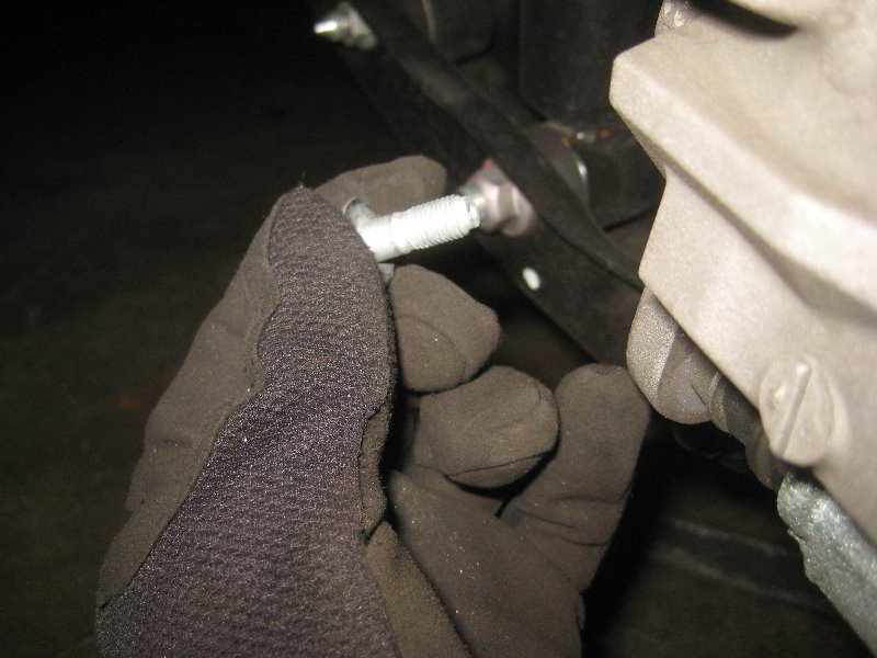 Subaru-Forester-Rear-Disc-Brake-Pads-Replacement-Guide-011