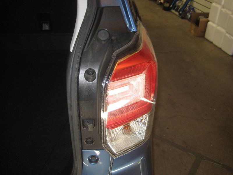 Subaru-Forester-Tail-Light-Bulbs-Replacement-Guide-002