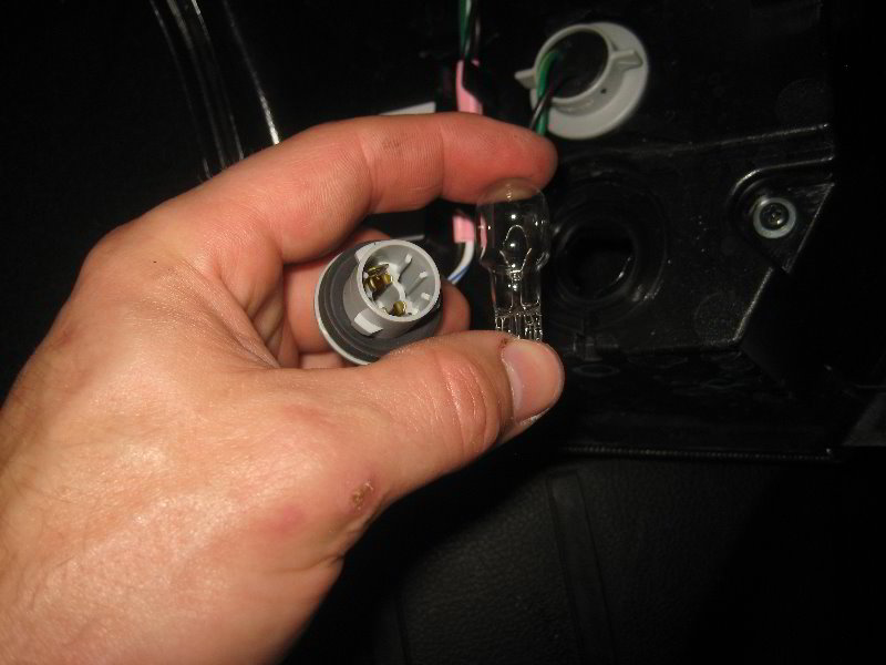 Subaru-Forester-Tail-Light-Bulbs-Replacement-Guide-013