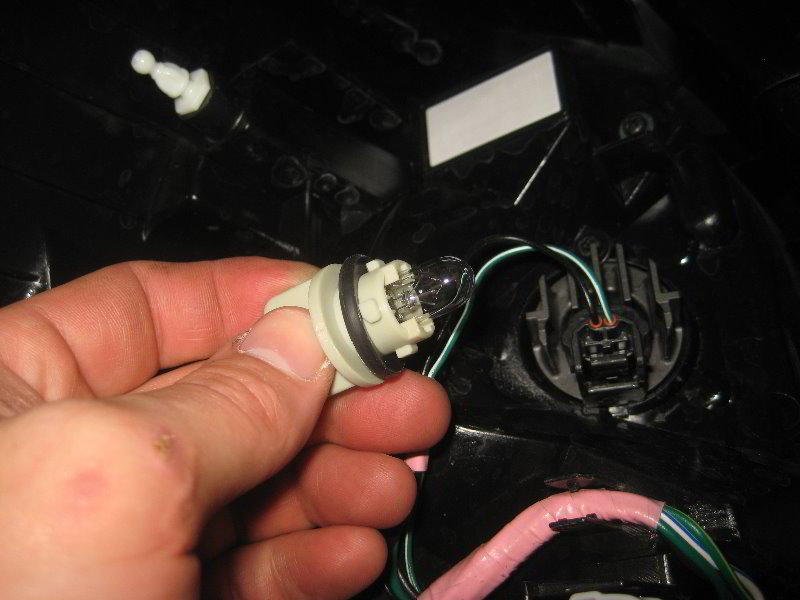 Subaru-Forester-Tail-Light-Bulbs-Replacement-Guide-020