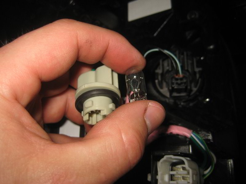 Subaru-Forester-Tail-Light-Bulbs-Replacement-Guide-021