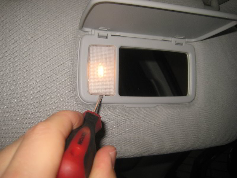 Subaru-Forester-Vanity-Mirror-Light-Bulb-Replacement-Guide-004