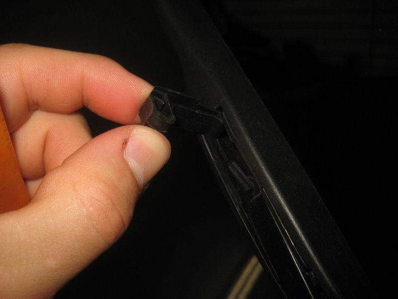 Subaru-Forester-Windshield-Wiper-Blades-Replacement-Guide-004