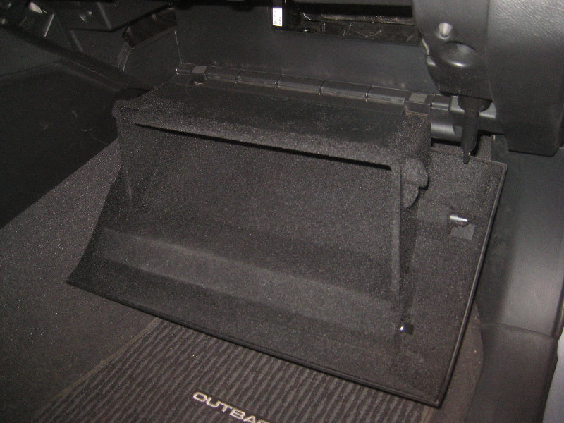 Subaru-Outback-Cabin-Air-Filter-Replacement-Guide-007