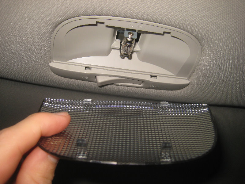 Subaru-Outback-Dome-Light-Bulb-Replacement-Guide-003